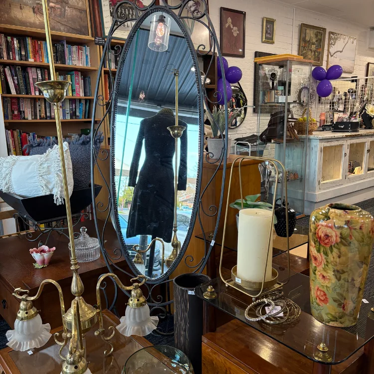 Discover great value pre-loved furniture, fashion and homewares while supporting Doncare’s community programs